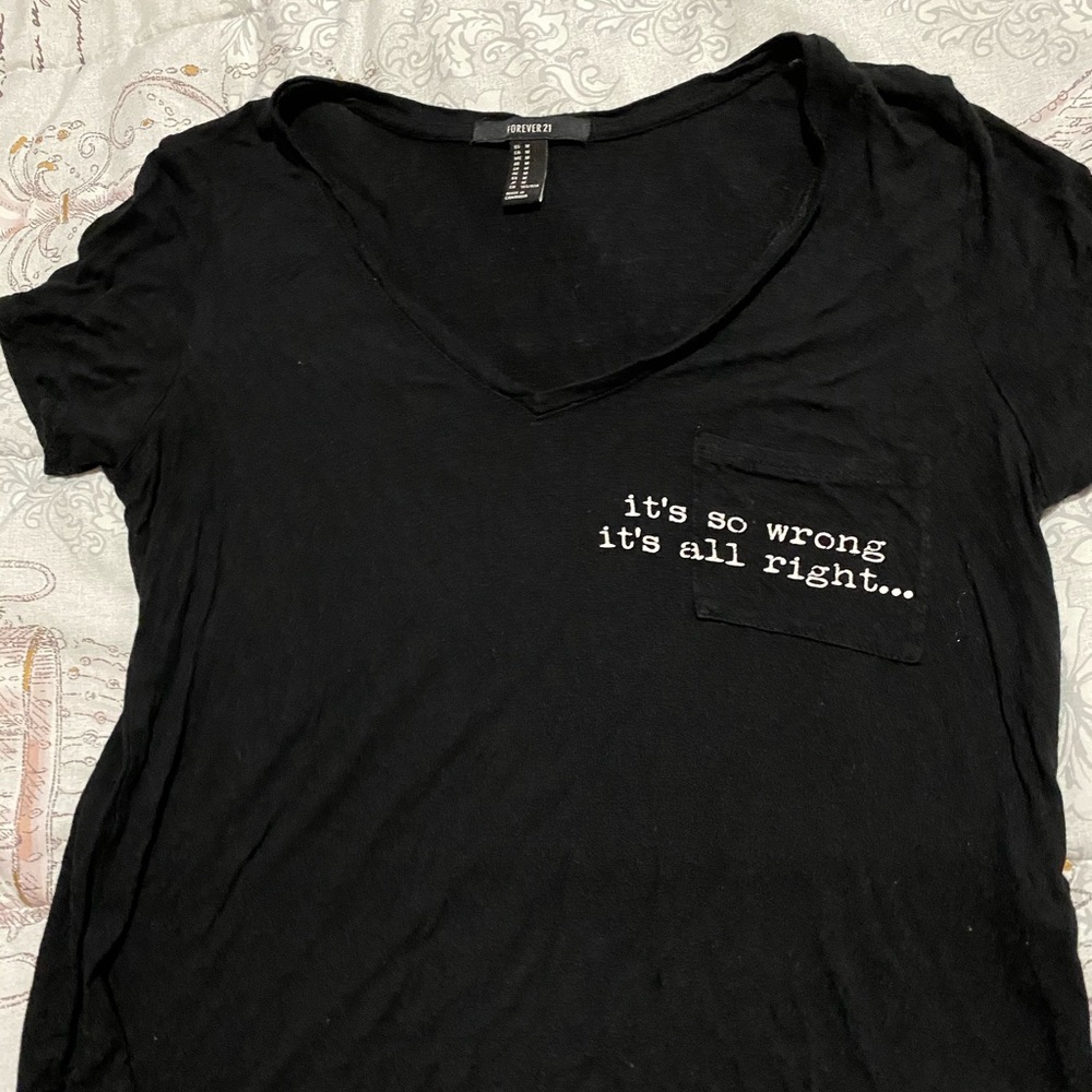 V neck cropped graphic tee